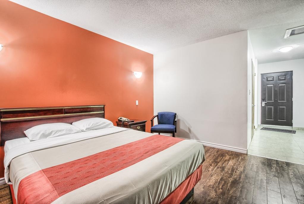 Motel 6 Windsor Ontario Room photo