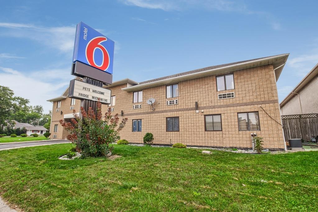 Motel 6 Windsor Ontario Exterior photo