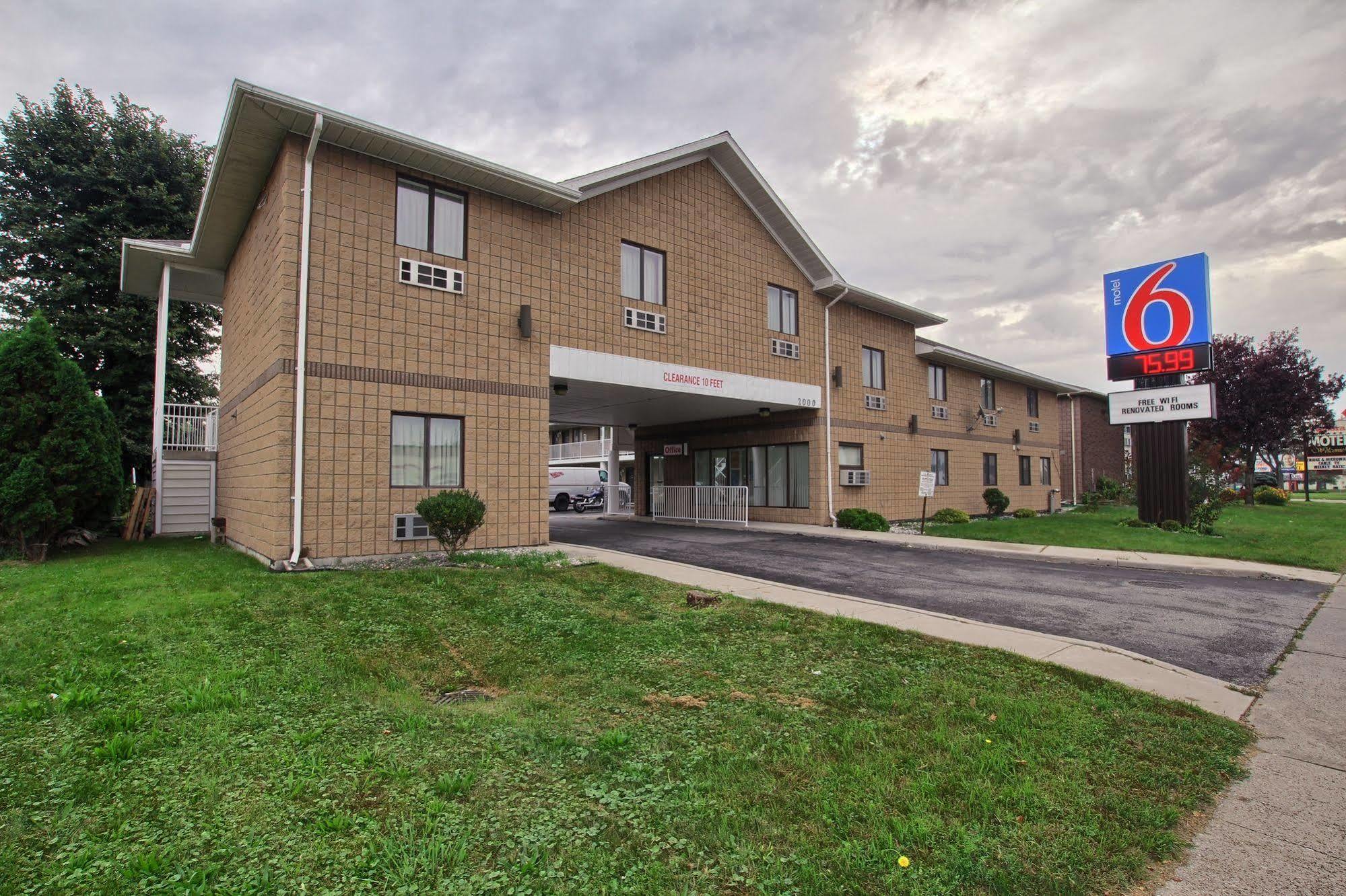 Motel 6 Windsor Ontario Exterior photo